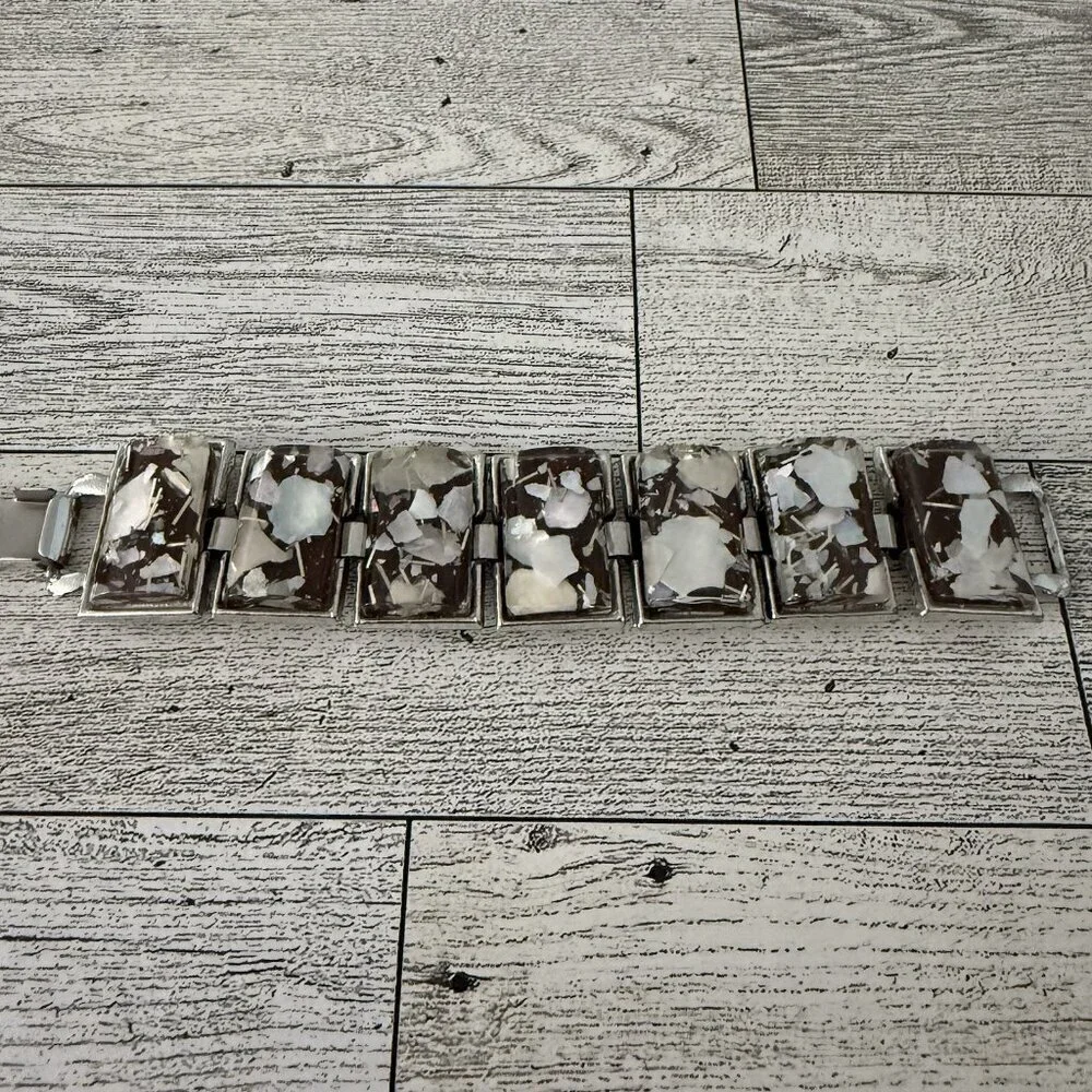 Vintage Wide Chunky Silver Tone Confetti Lucite Link Bracelet Collector’s Item